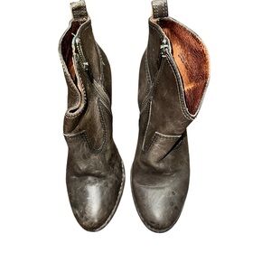 Frye Madeline Short Ankle Boot 7.5 M Brown